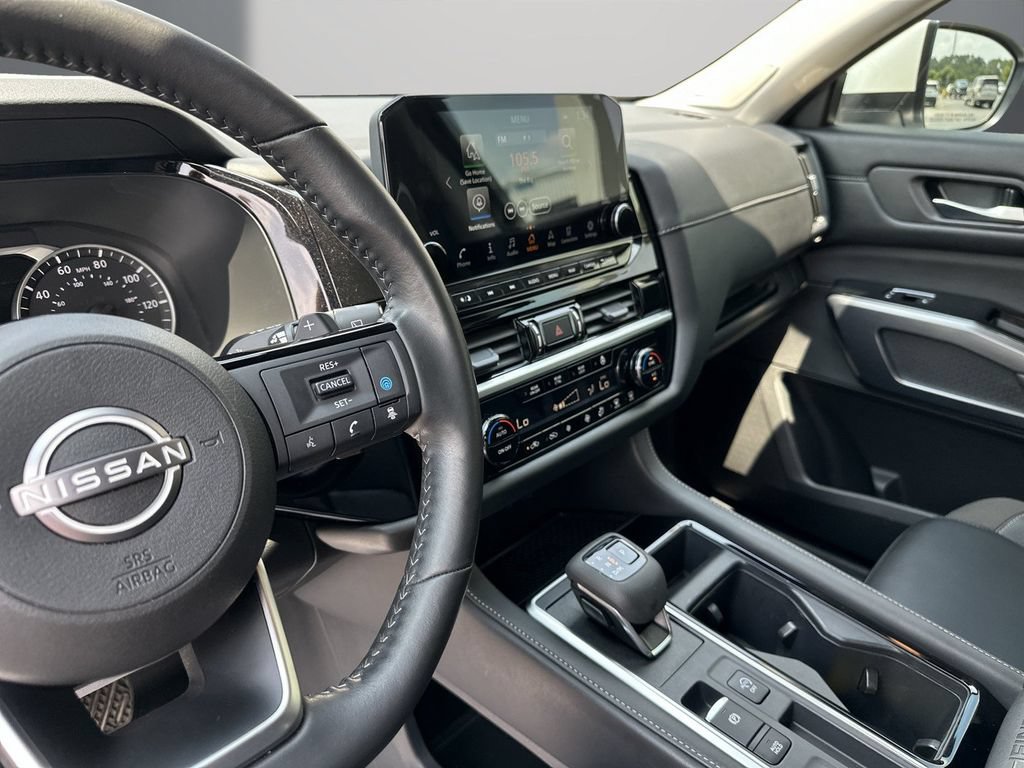 Used 2025 Nissan Pathfinder SL w/ SL Premium Package FWD image 16