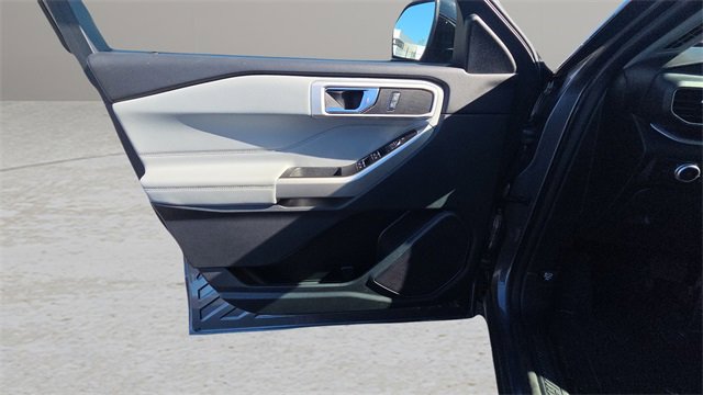 Used 2022 Ford Explorer XLT w/ Equipment Group 202A image 30