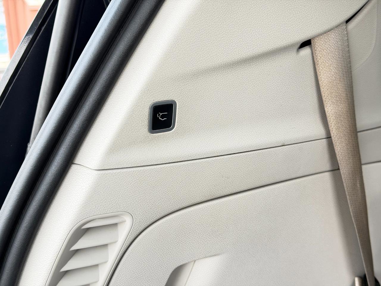 Used 2018 Chrysler Pacifica Touring-L image 32