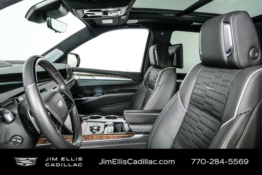 Used 2025 Cadillac Escalade Sport Platinum AWD/4WD image 5