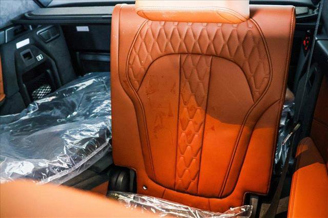 Used 2025 BMW X7 M60i w/ Executive Package image 21