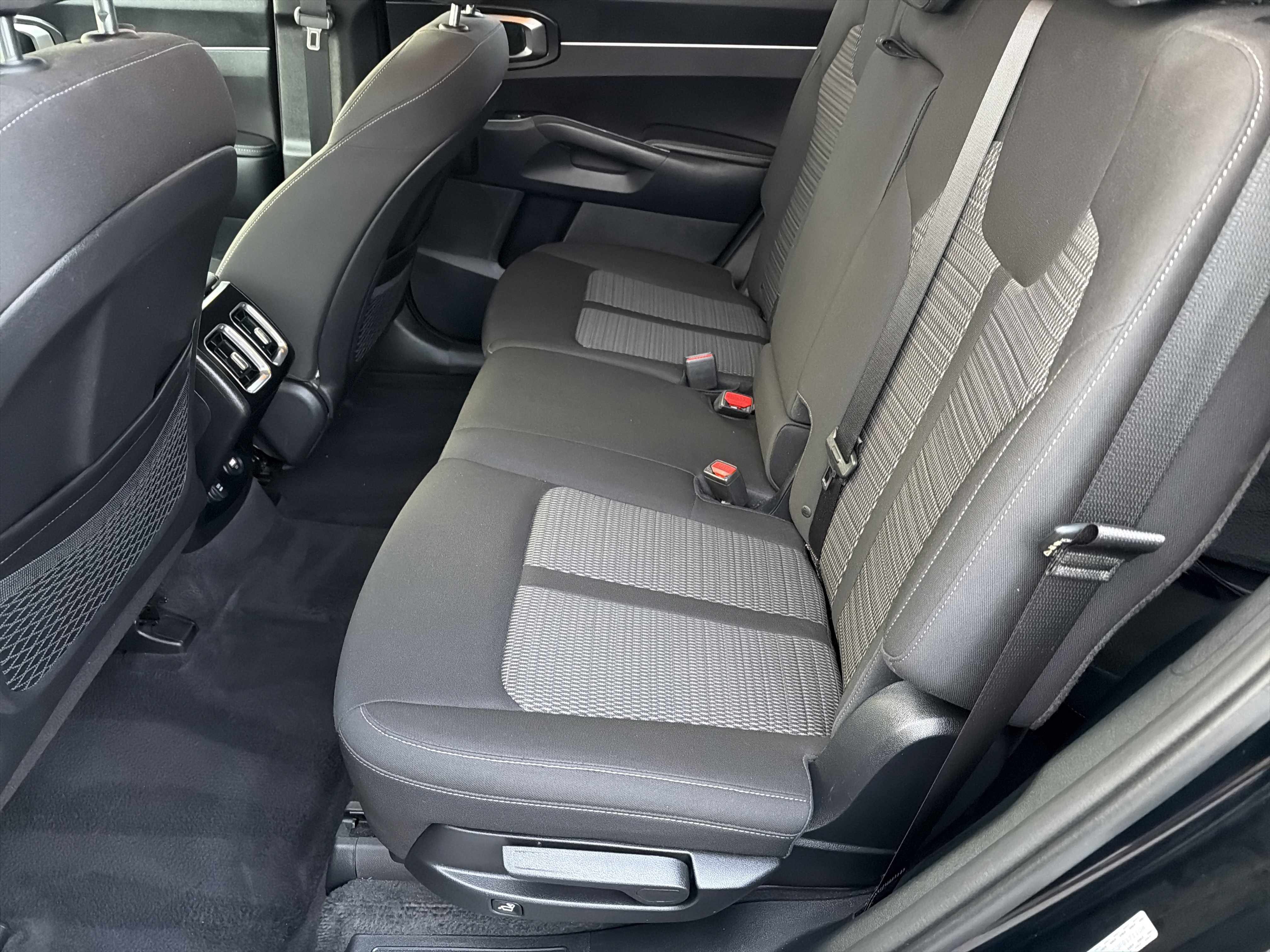 Used 2023 Kia Sorento LX image 20