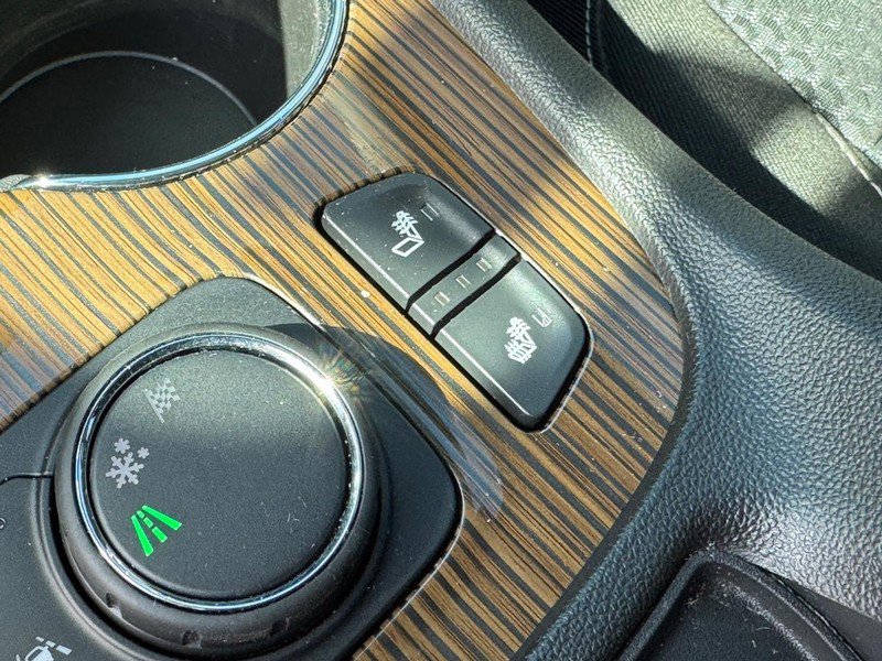 Certified 2023 GMC Acadia SLE w/ Driver Convenience Package image 22