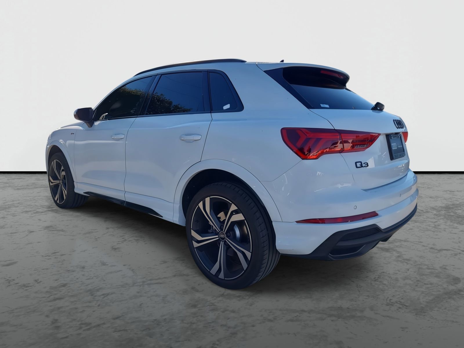 Used 2024 Audi Q3 2.0T Premium Plus image 3