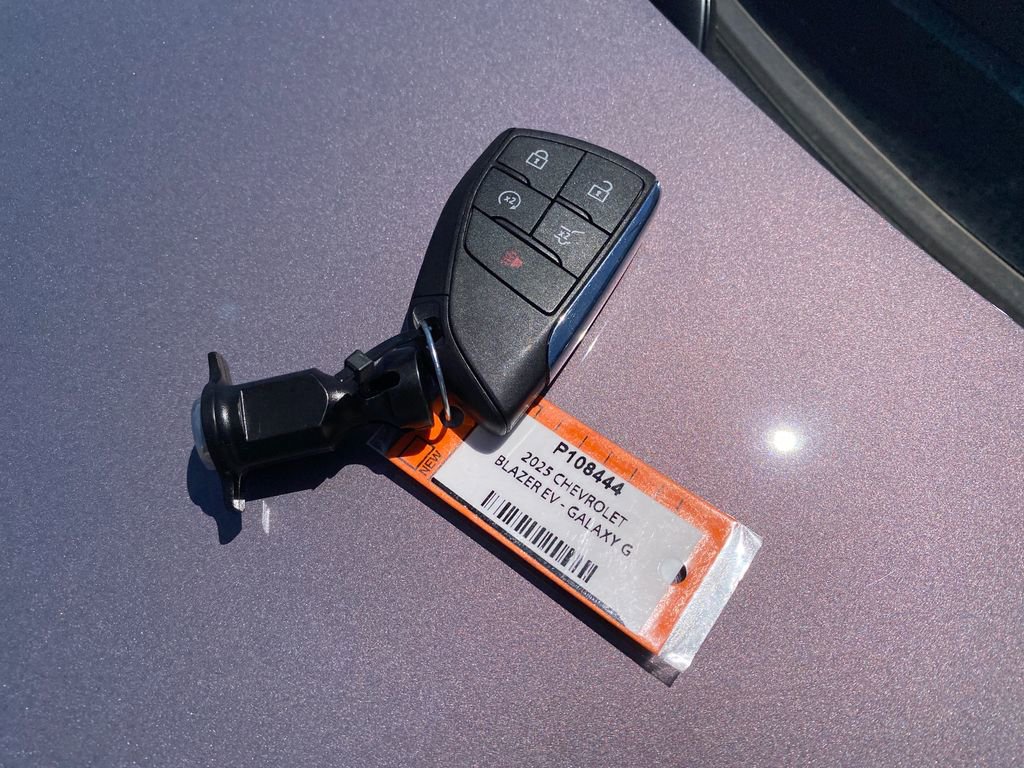 Used 2025 Chevrolet Blazer EV RS AWD/4WD image 28