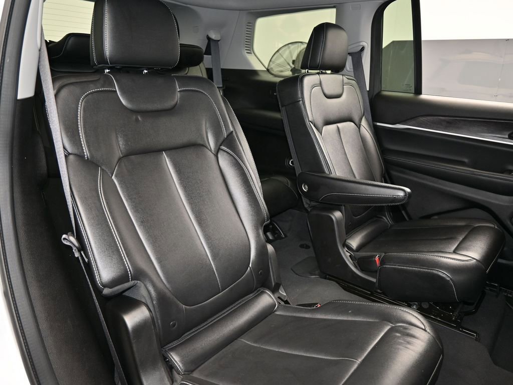 Used 2023 Jeep Grand Cherokee L Limited image 40