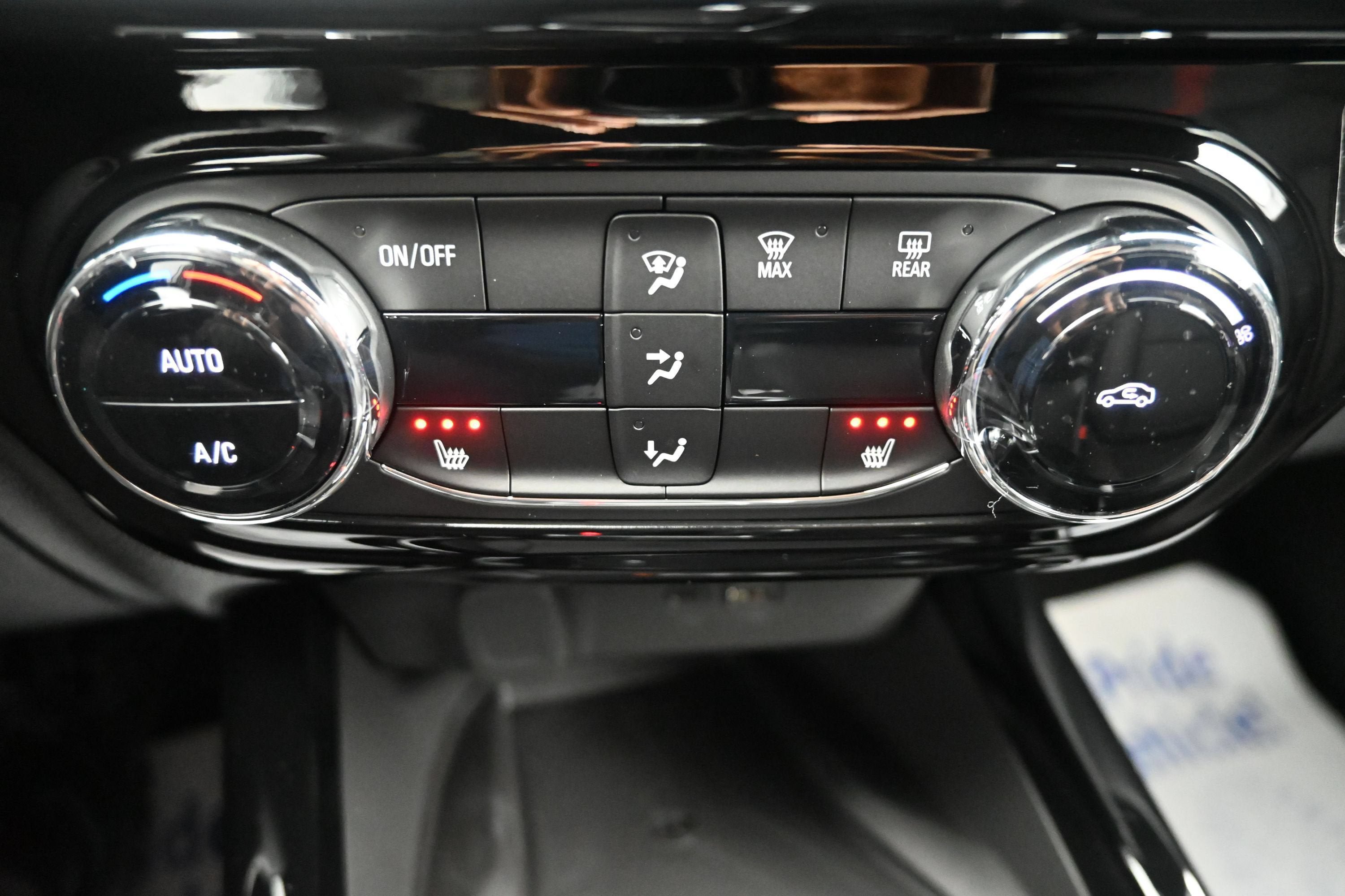 New 2026 Chevrolet Trax RS w/ Sunroof Package FWD image 17