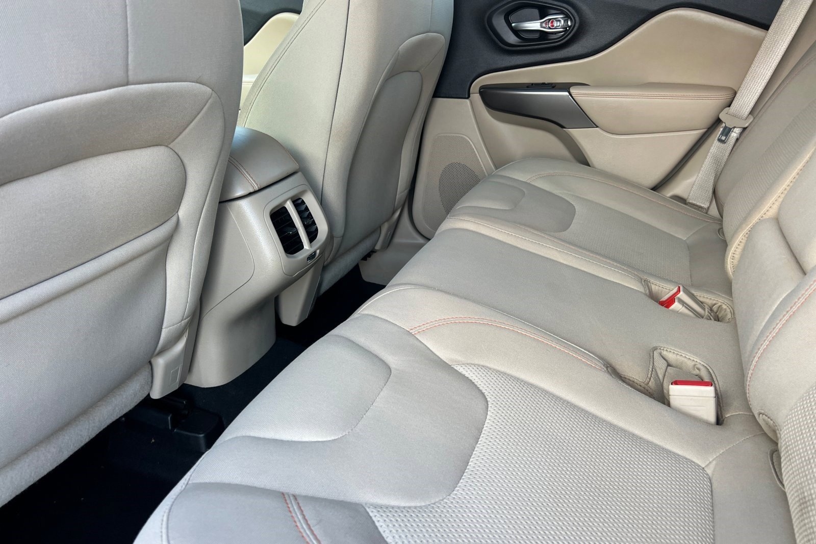 Used 2020 Jeep Cherokee Latitude image 27