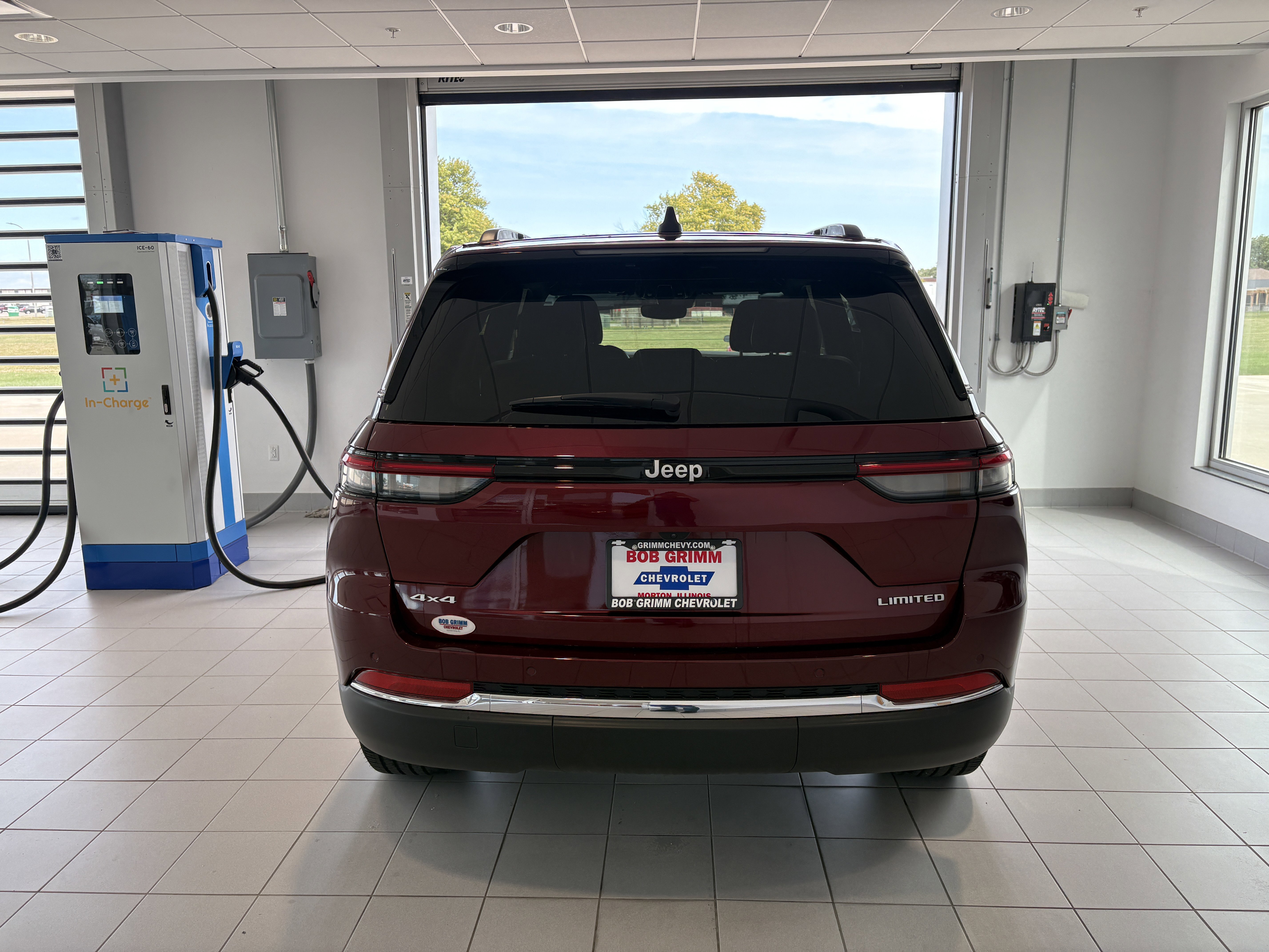 Used 2024 Jeep Grand Cherokee Limited w/ Trailer Tow Package image 4