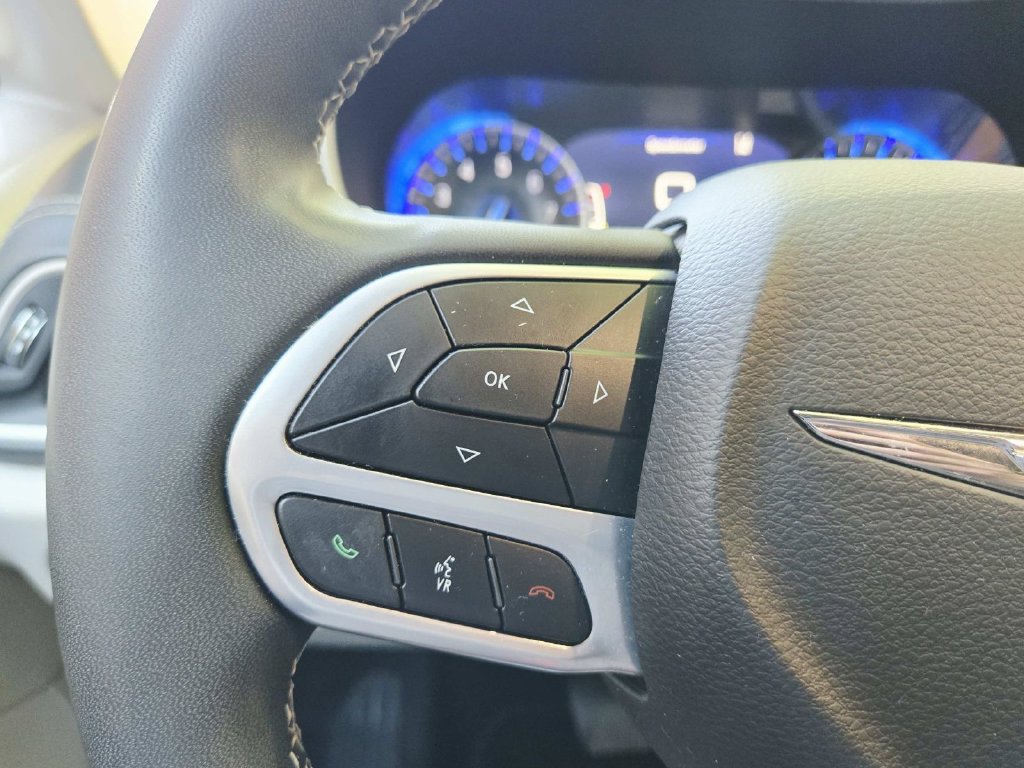 Used 2022 Chrysler Pacifica Touring-L AWD/4WD image 20