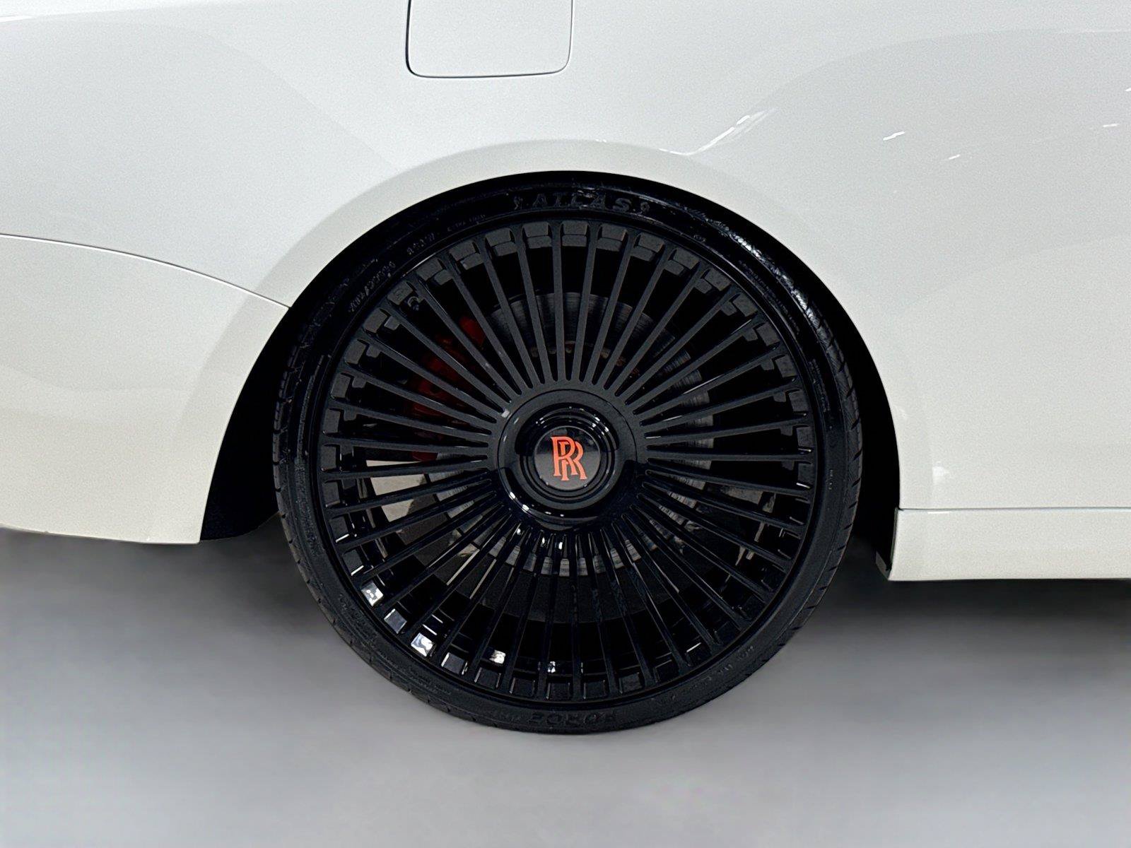 Used 2016 Rolls-Royce Wraith RWD image 34