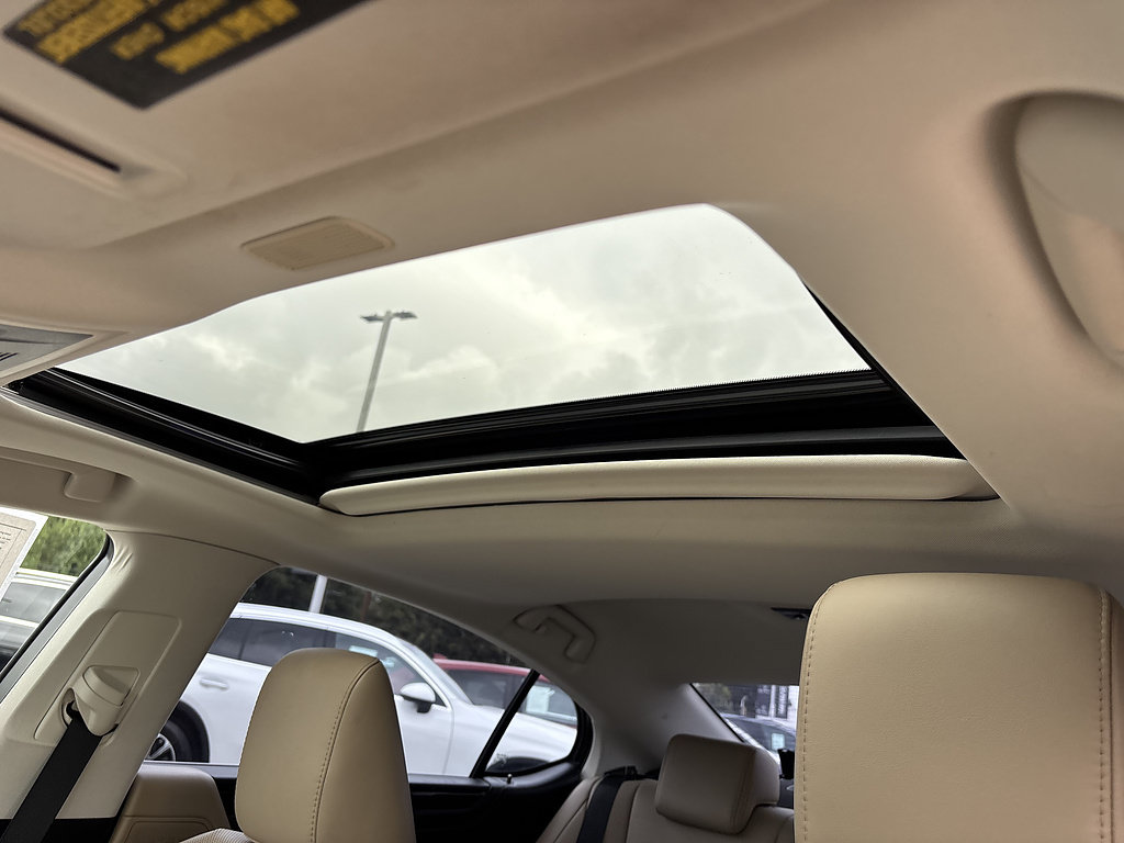 Used 2021 Lexus ES 300h w/ Premium Package FWD image 18