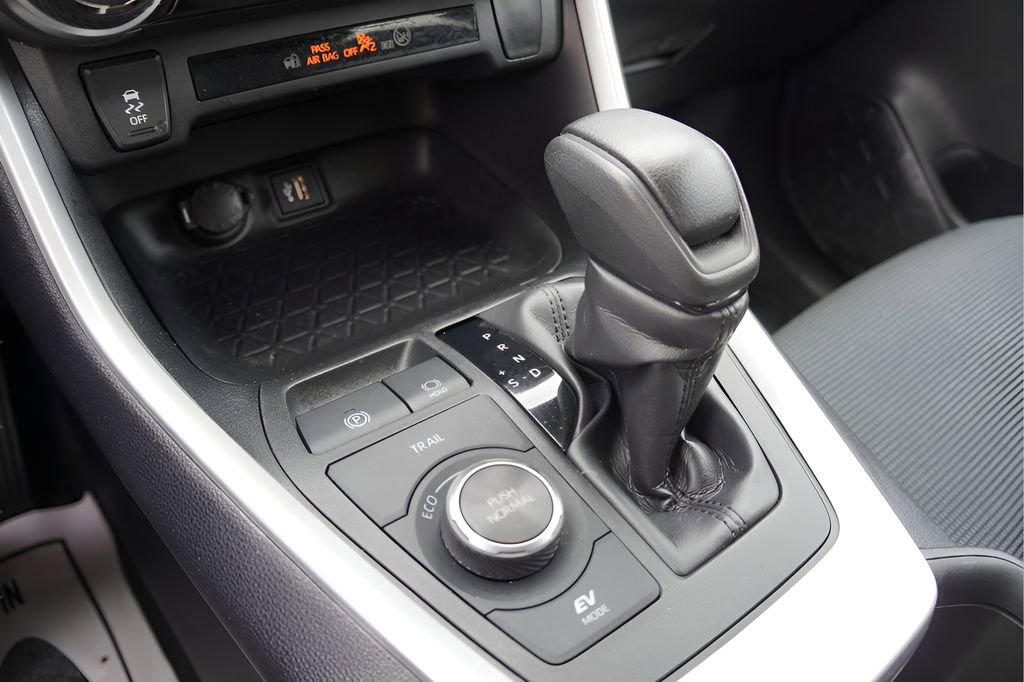 Used 2024 Toyota RAV4 LE image 26