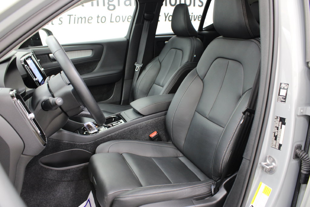 Used 2026 Volvo XC40 B5 Plus AWD/4WD image 16