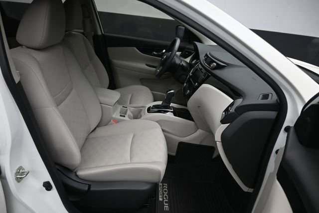 Used 2019 Nissan Rogue Sport SV w/ Technology Package AWD/4WD image 8