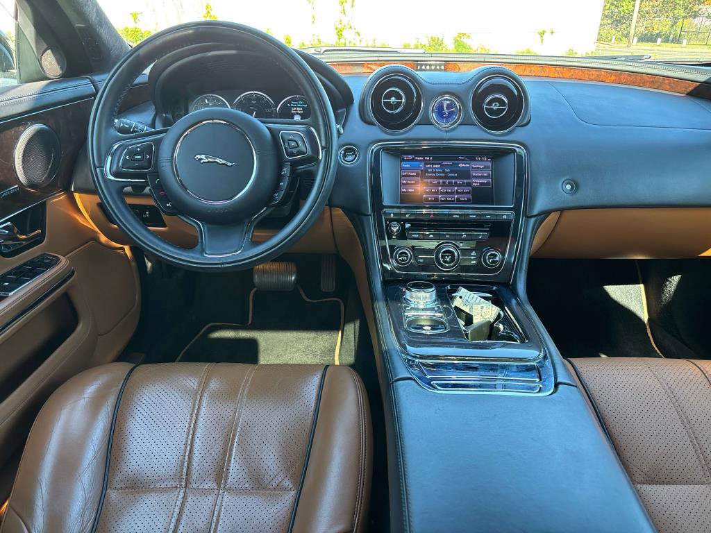 Used 2013 Jaguar XJ 4dr Sdn RWD RWD image 11