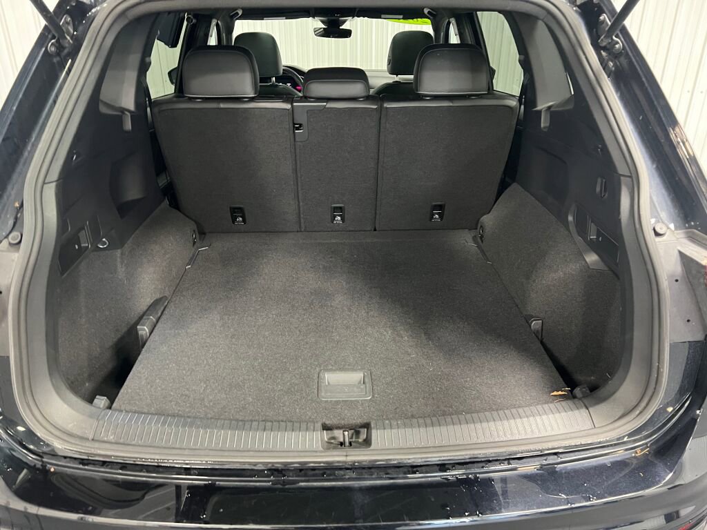 Used 2023 Volkswagen Tiguan SE R-Line image 7