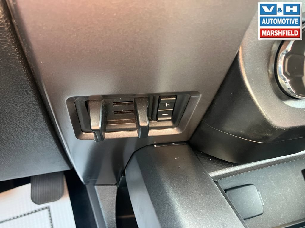 Used 2015 Ford F150 XLT w/ Equipment Group 301A Mid AWD/4WD image 7