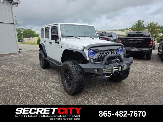 Used 2015 Jeep Wrangler Unlimited Sahara AWD/4WD image 3