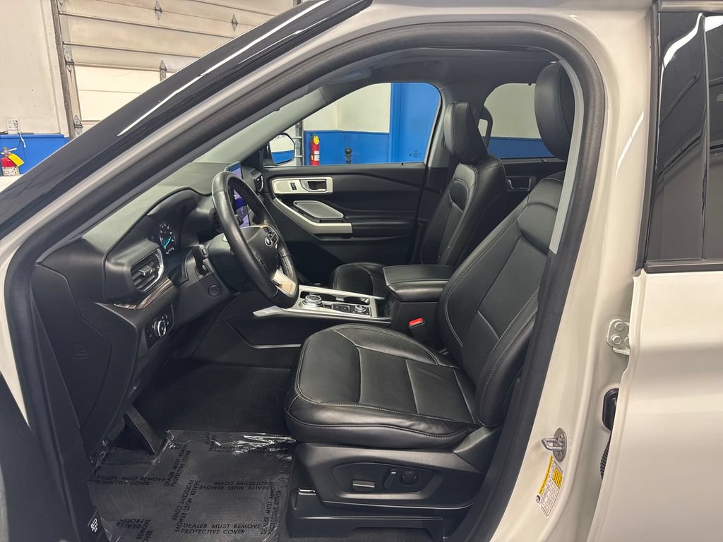 Certified 2024 Ford Explorer Limited w/ Limited Technology Package AWD/4WD image 18