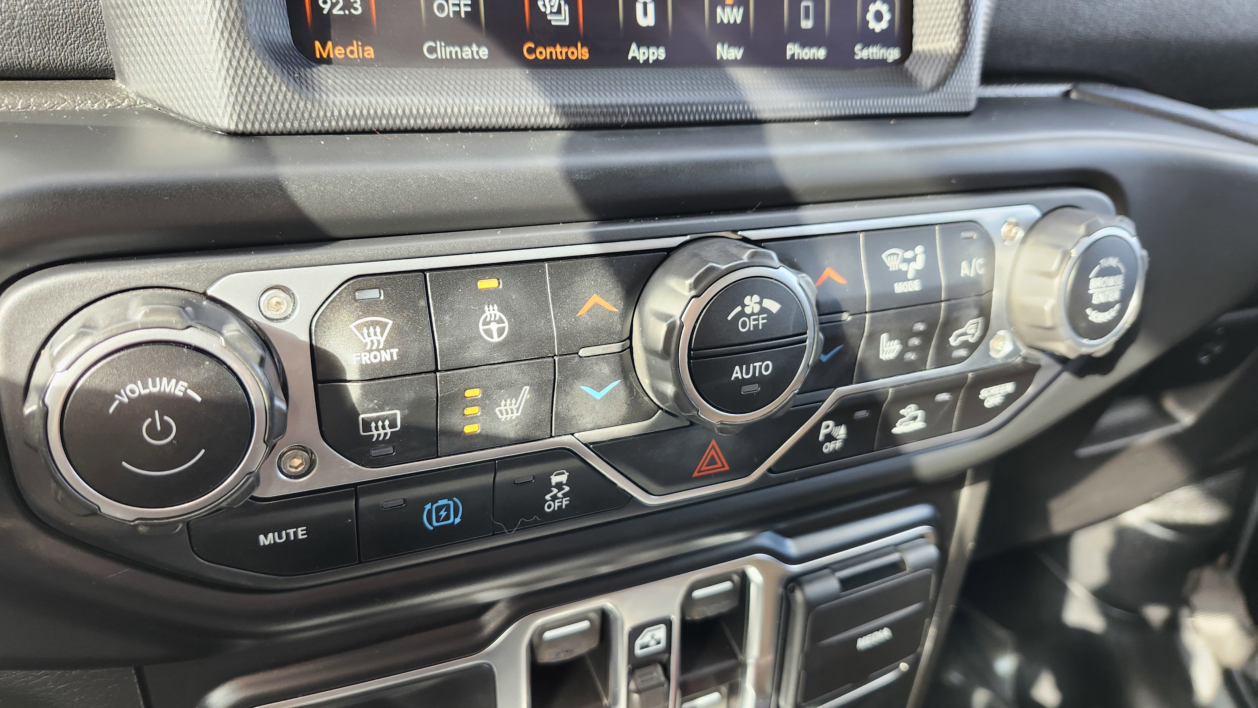 Used 2021 Jeep Wrangler Unlimited Sahara w/ Cold Weather Group image 34