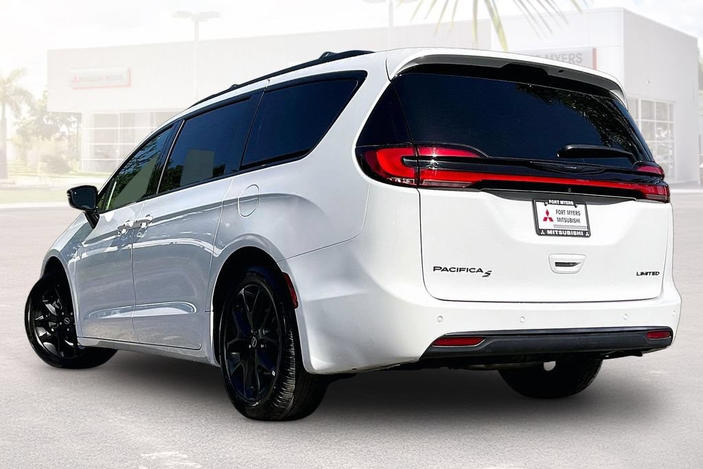 Used 2025 Chrysler Pacifica Limited FWD image 32