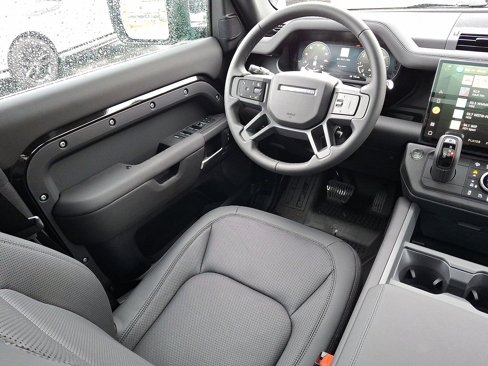 New 2026 Land Rover Defender 110 X-Dynamic SE image 12