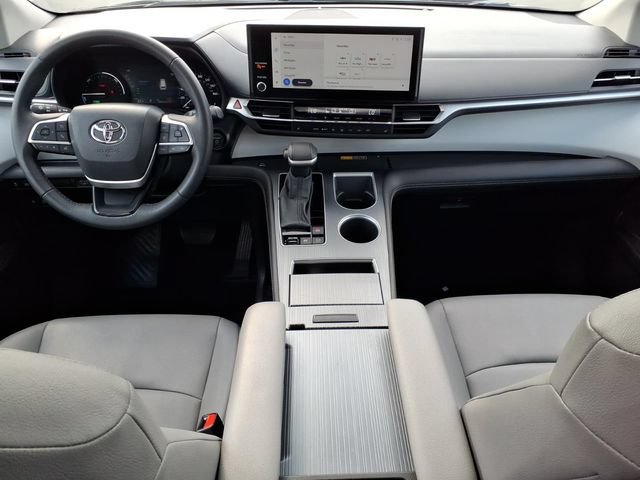 Certified 2026 Toyota Sienna XLE FWD image 13