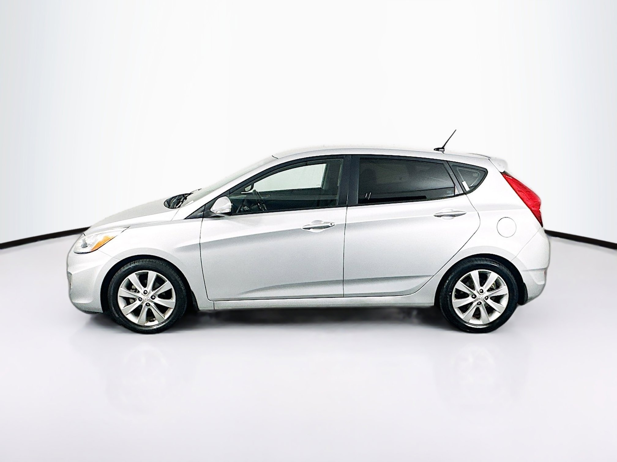 Used 2014 Hyundai Accent SE FWD image 4