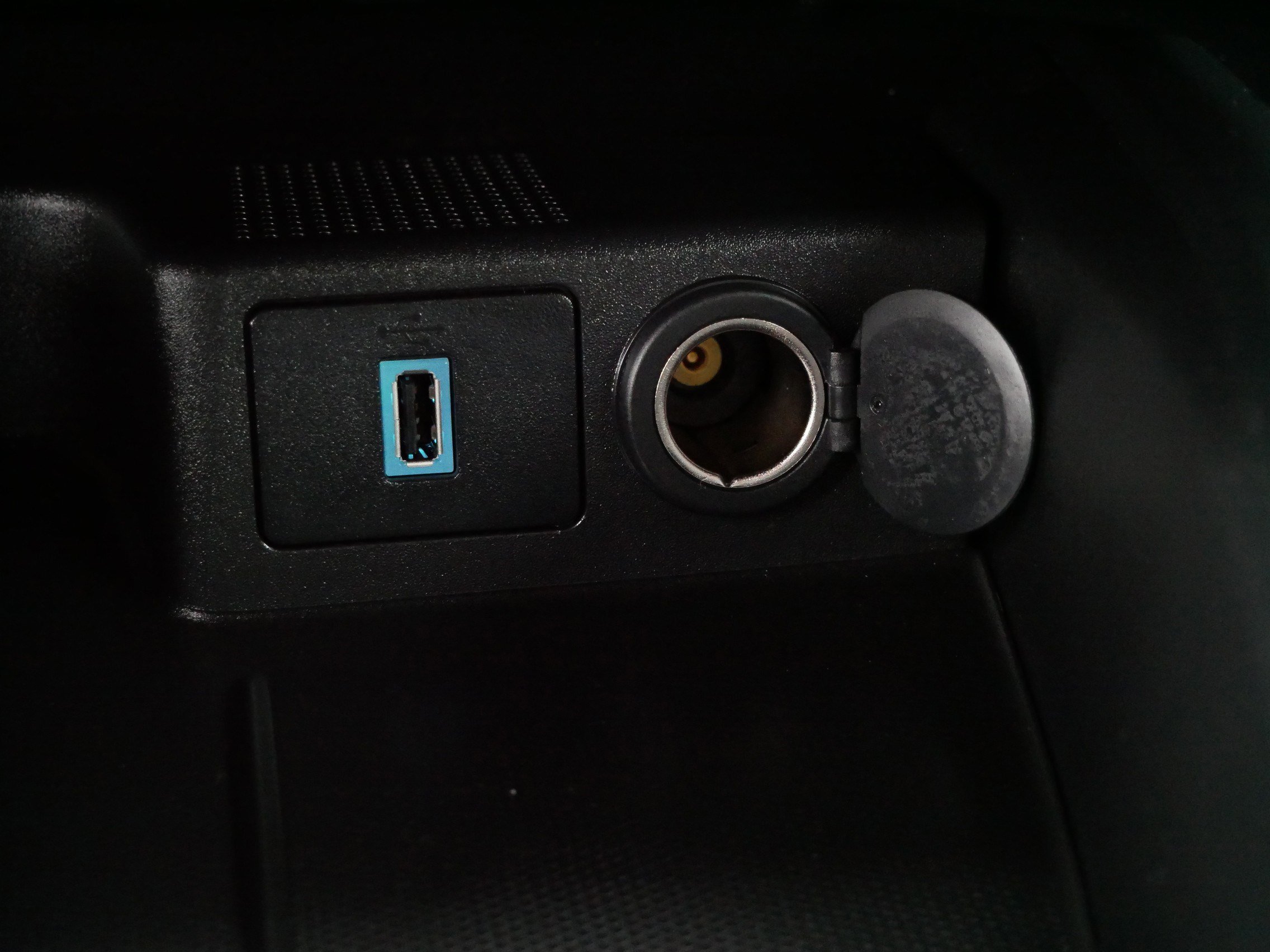 Used 2020 Ford Escape SE Sport image 30