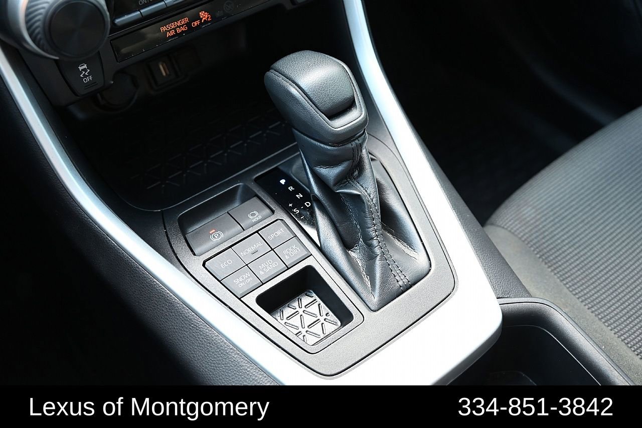 Used 2022 Toyota RAV4 LE image 25