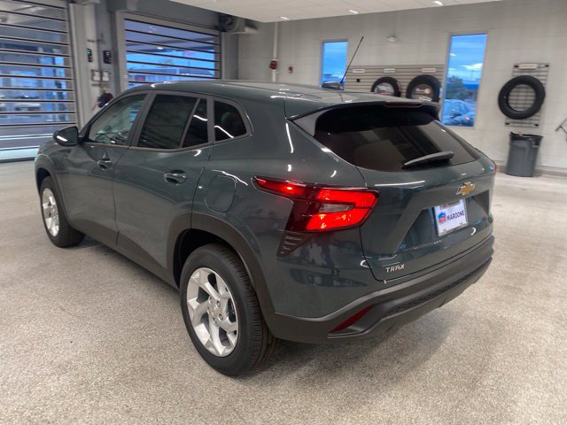 New 2026 Chevrolet Trax LS w/ LS Convenience Package FWD image 8