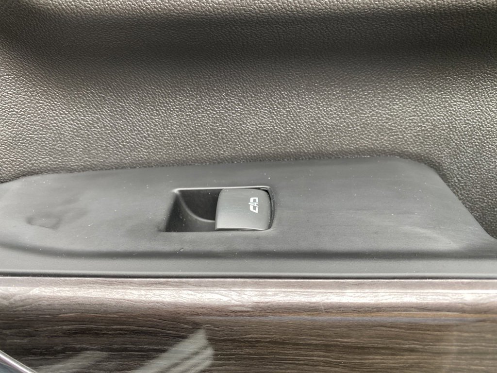 Used 2022 Chevrolet Silverado 2500 LTZ w/ LTZ Convenience Package image 18