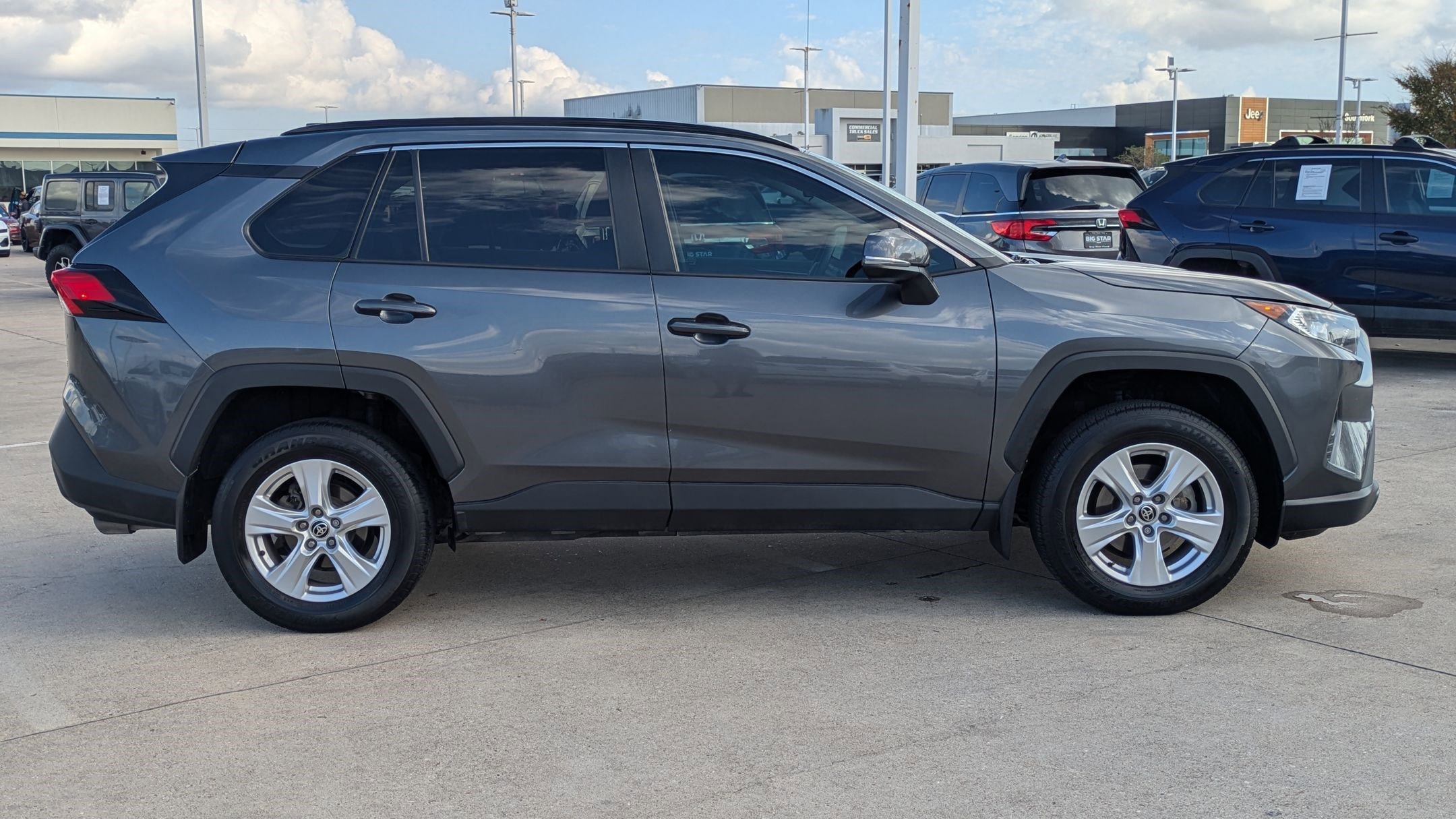 Used 2021 Toyota RAV4 XLE image 2