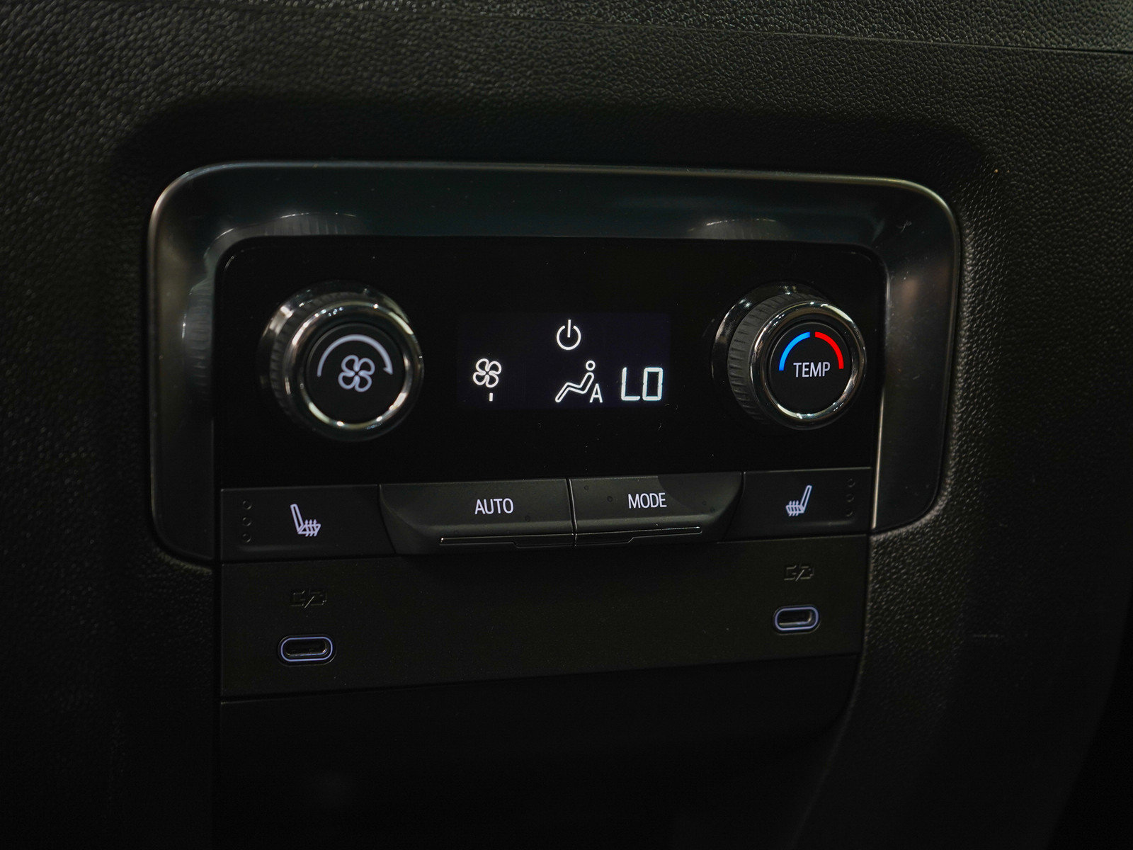 Used 2025 Chevrolet Tahoe High Country AWD/4WD image 17