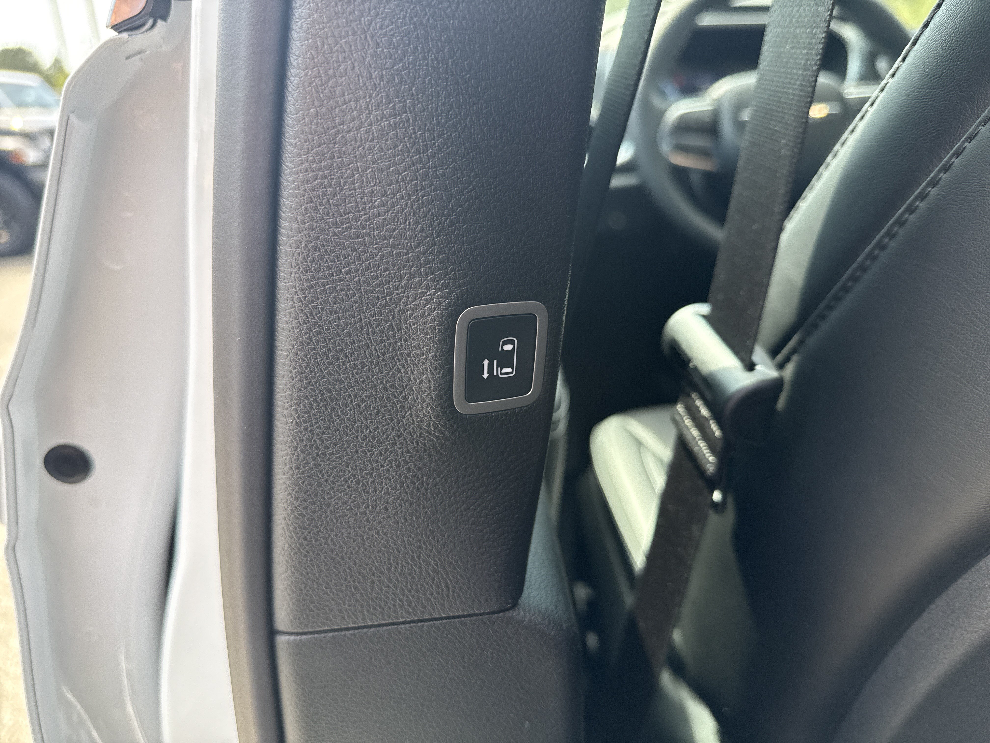 New 2026 Chrysler Pacifica Select FWD image 24