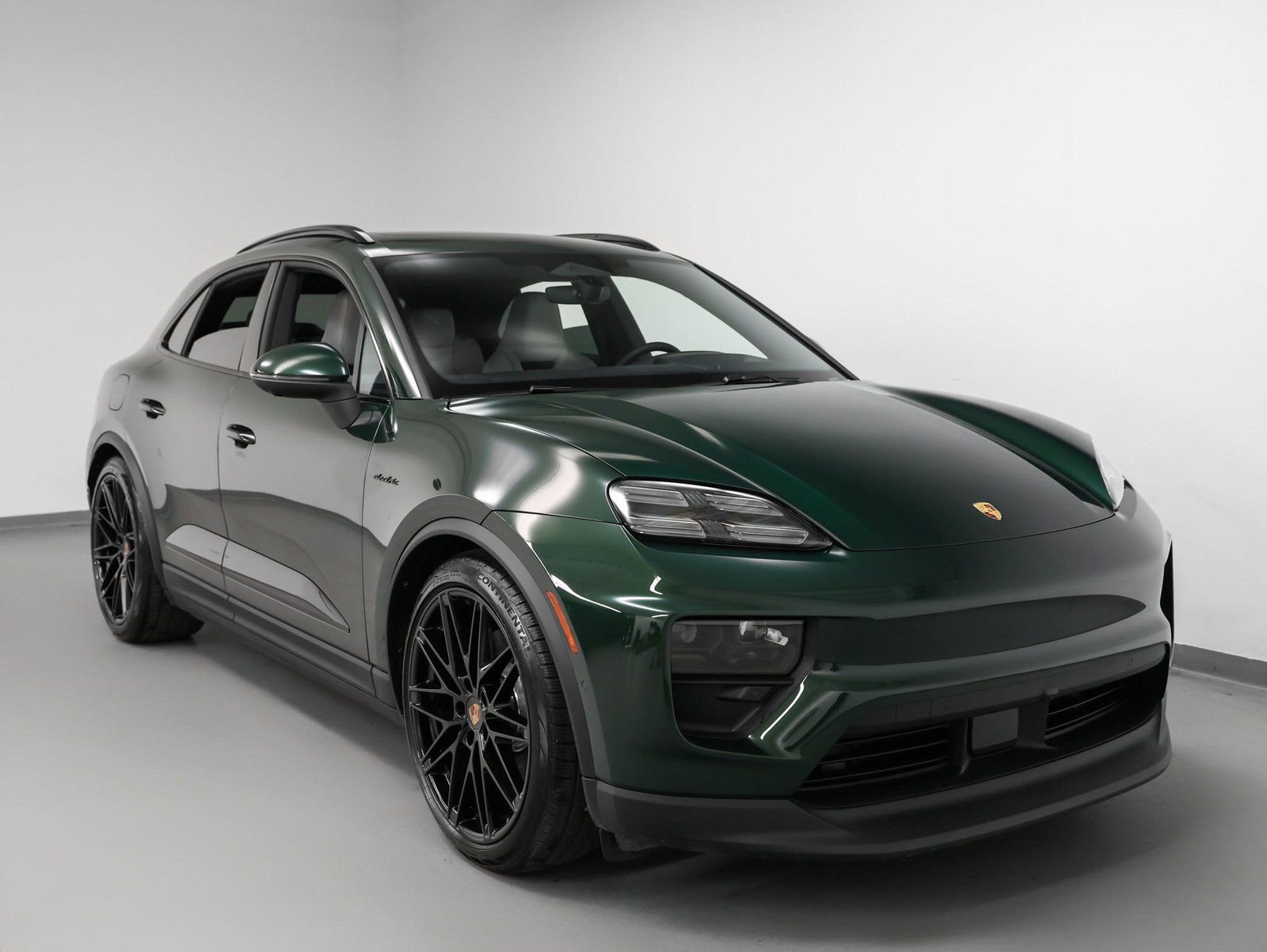 New 2025 Porsche Macan 4S Electric image 10