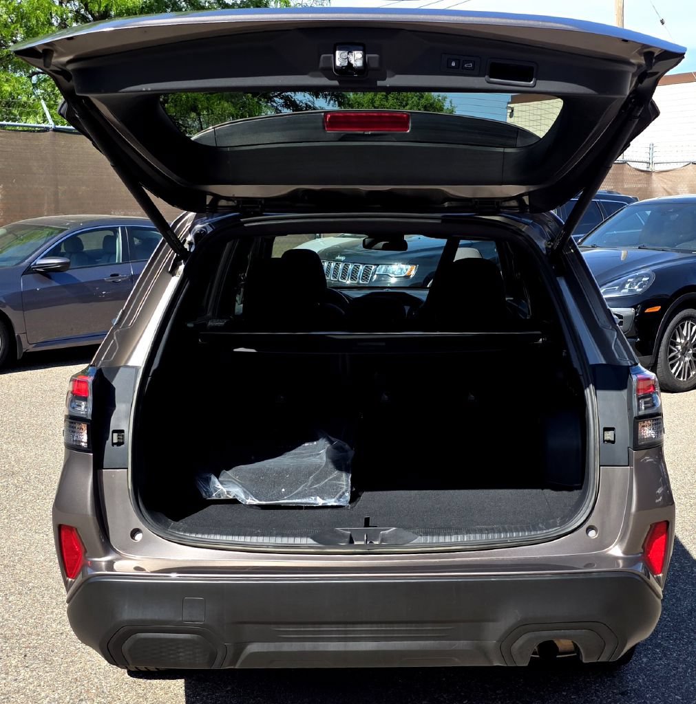 Used 2025 Subaru Forester Premium AWD/4WD image 7