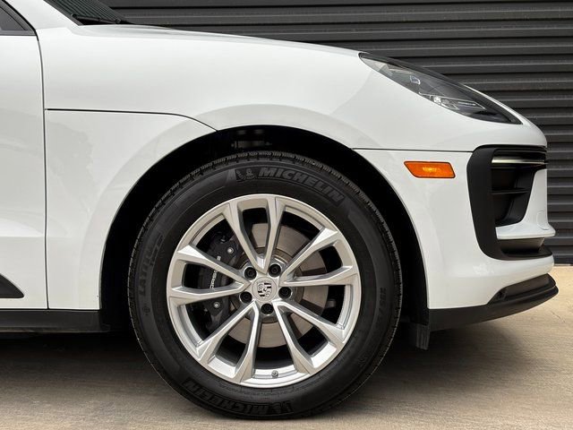 Used 2025 Porsche Macan AWD/4WD image 11