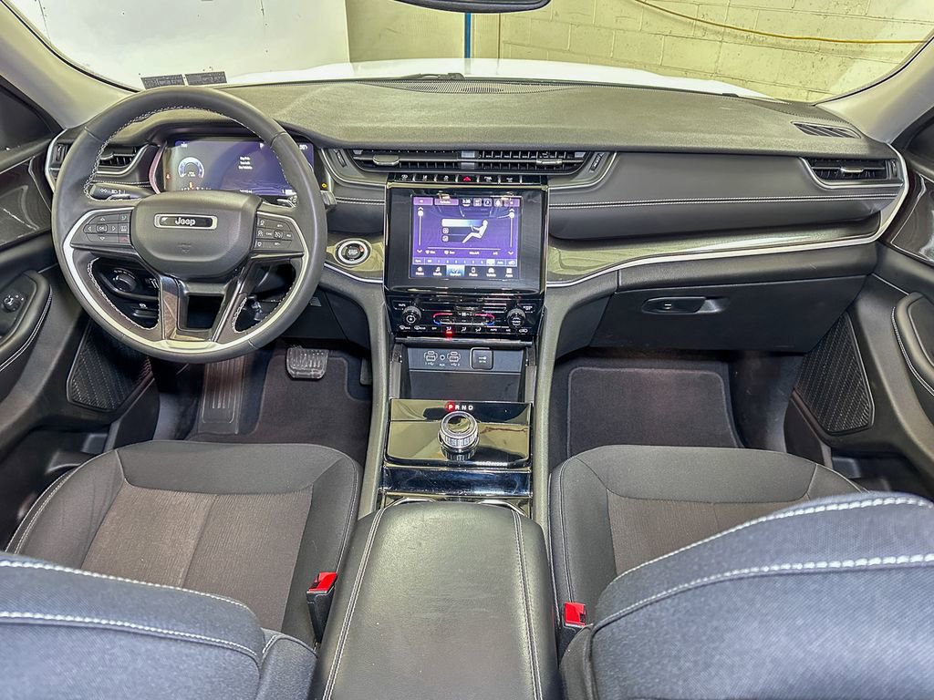 Used 2023 Jeep Grand Cherokee Laredo image 31