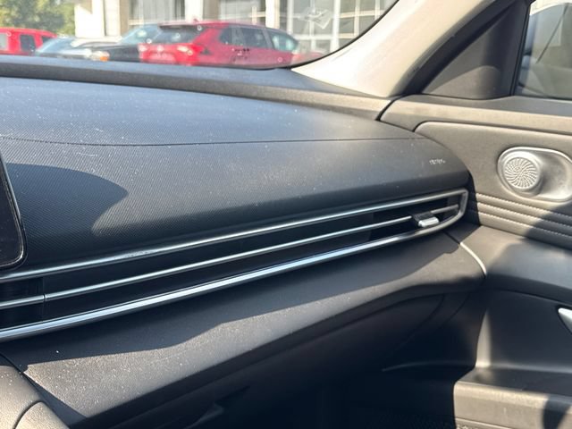 Used 2025 Hyundai Elantra SEL FWD image 31