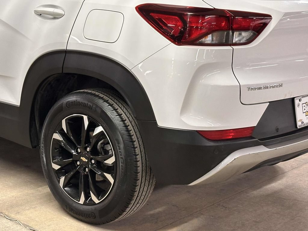 Certified 2022 Chevrolet TrailBlazer LT w/ Convenience Package FWD image 11