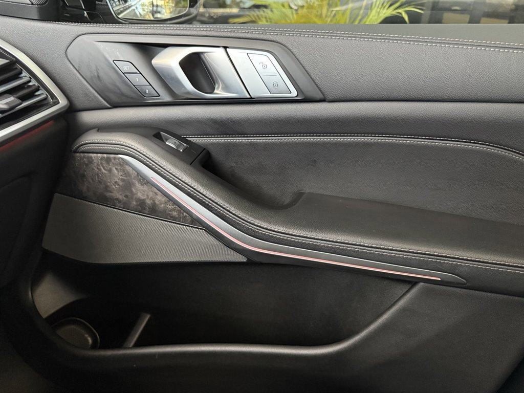 Used 2020 BMW X7 M50i w/ Executive Package image 37