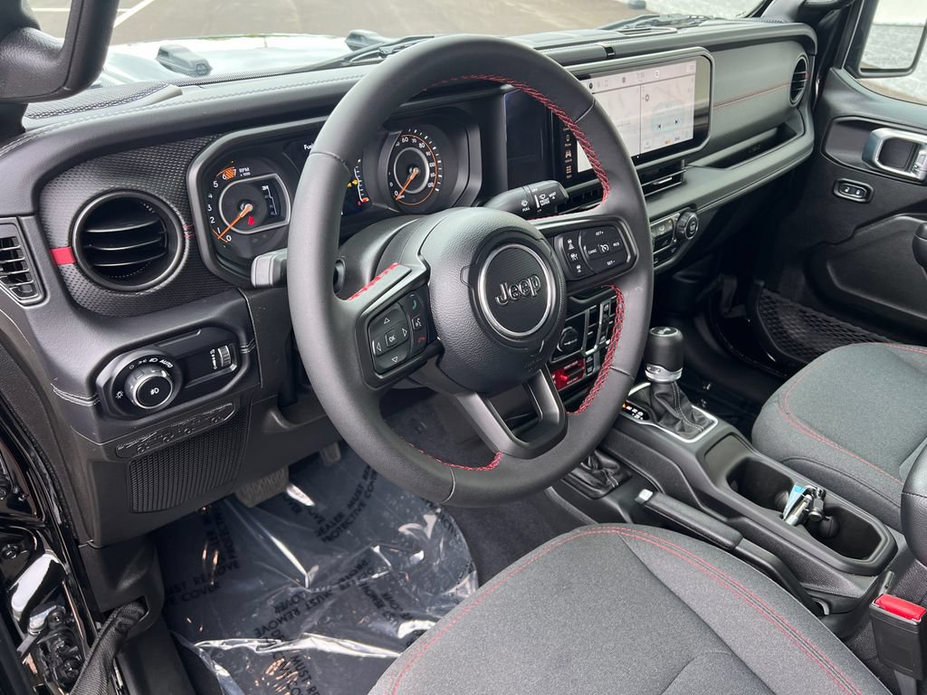 Used 2025 Jeep Wrangler Unlimited Rubicon AWD/4WD image 15