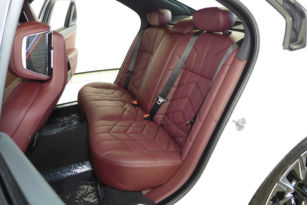 Used 2025 BMW 740i RWD image 21