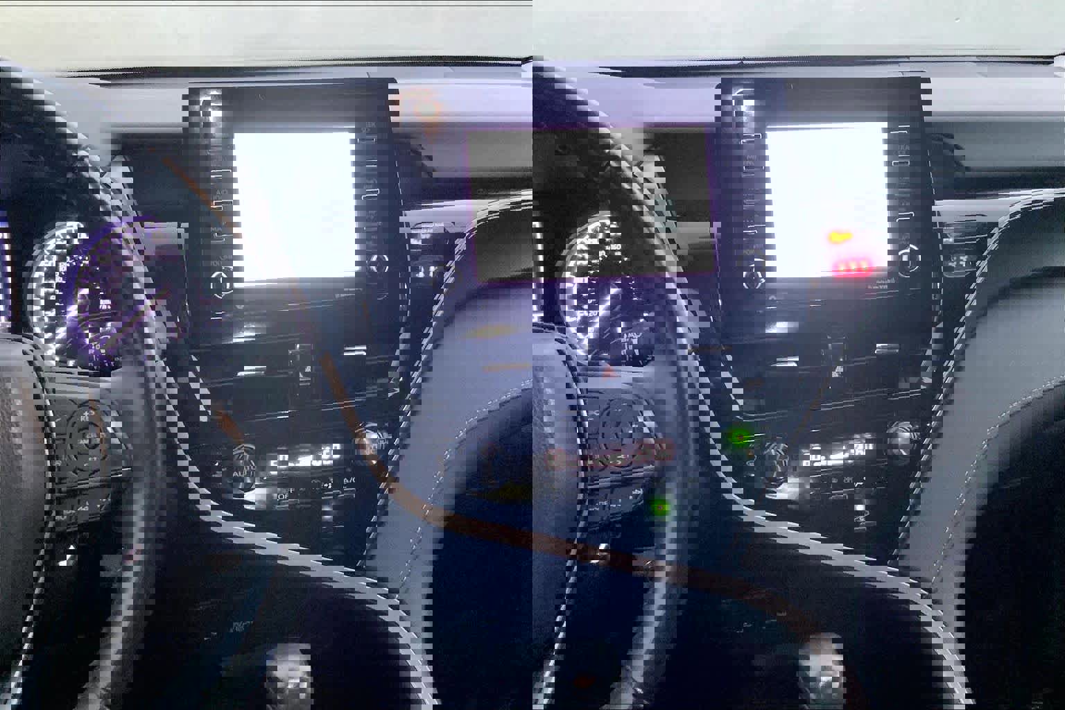 Used 2023 Toyota Camry SE image 6