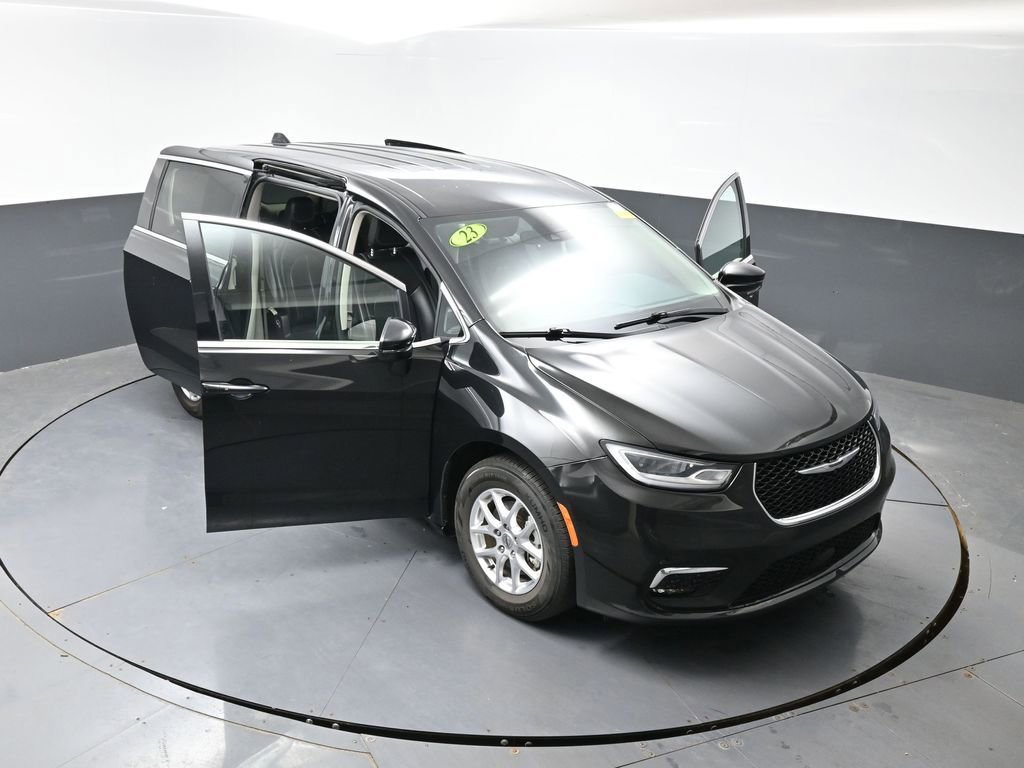 Used 2023 Chrysler Pacifica Touring-L FWD image 62