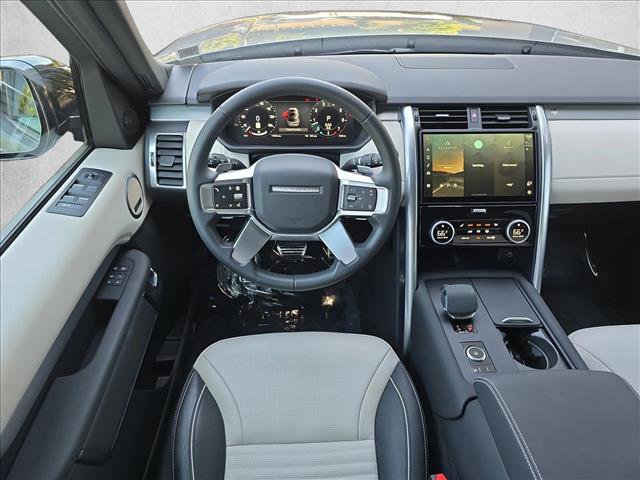 Certified 2024 Land Rover Discovery Dynamic SE image 16