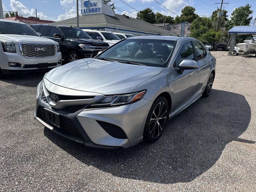 Used 2019 Toyota Camry SE FWD image 3