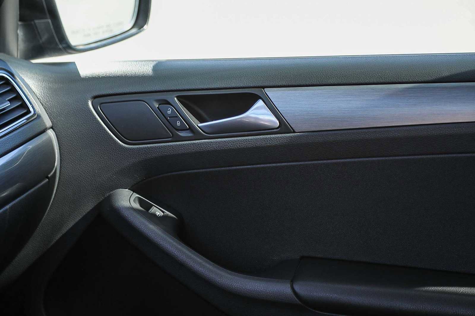 Used 2015 Volkswagen Jetta TDI S image 21